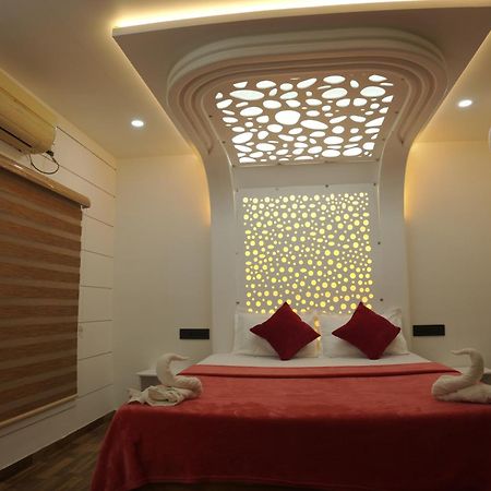 Отель Vaishnav Tours Alappuzha Экстерьер фото