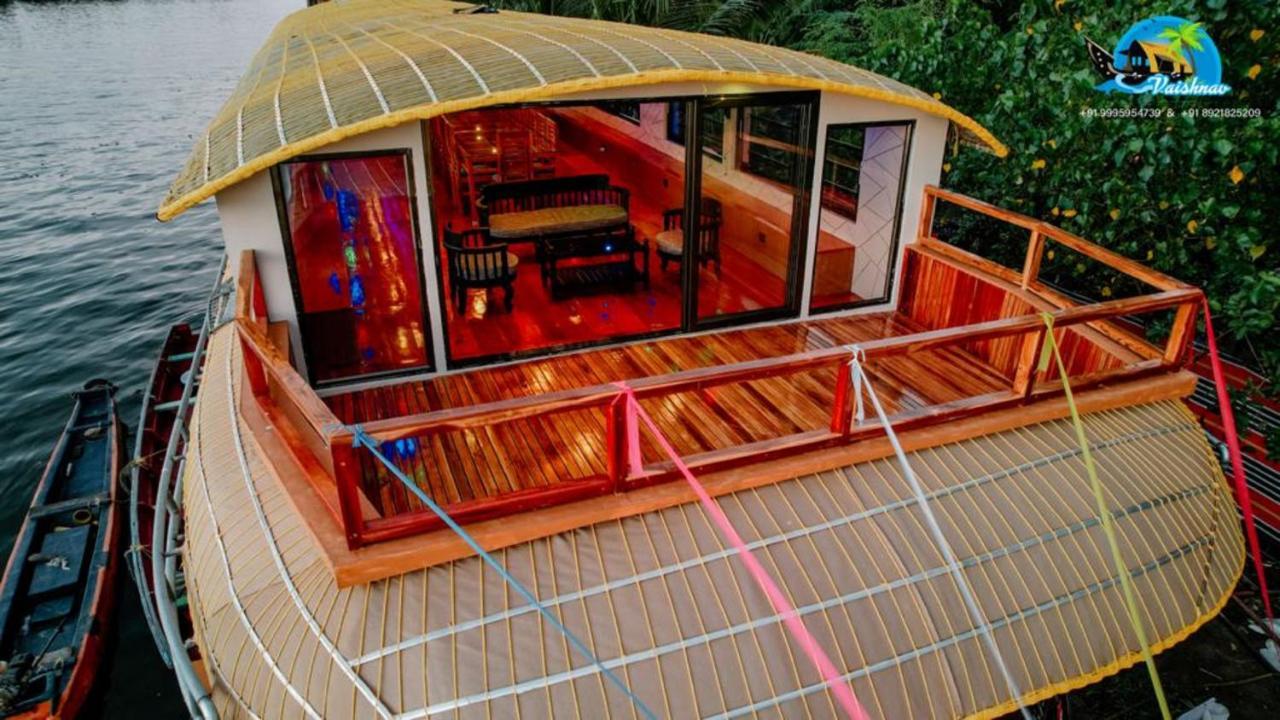 Отель Vaishnav Tours Alappuzha Экстерьер фото
