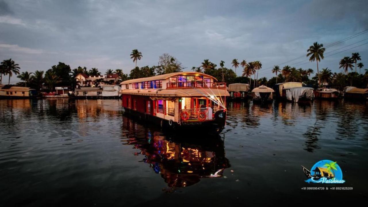 Отель Vaishnav Tours Alappuzha Экстерьер фото