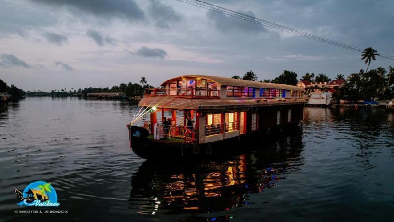 Отель Vaishnav Tours Alappuzha Экстерьер фото