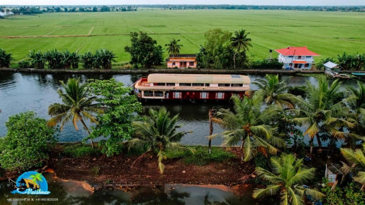 Отель Vaishnav Tours Alappuzha Экстерьер фото