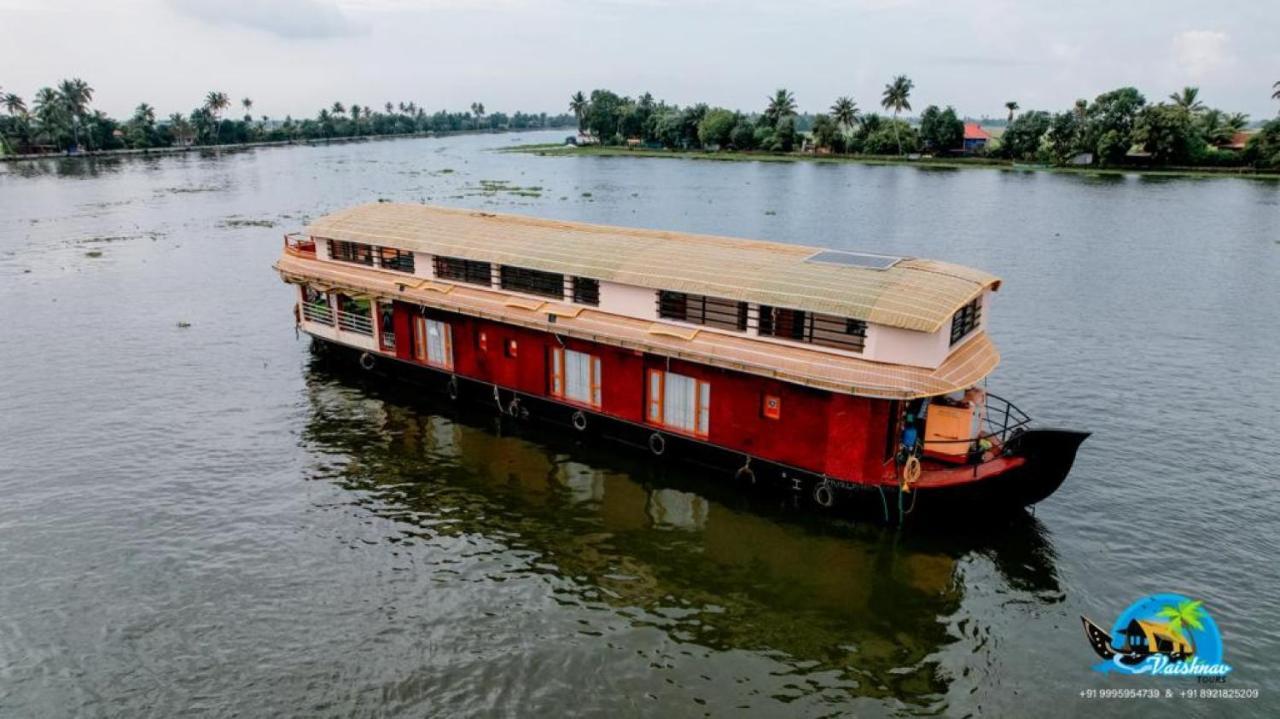 Отель Vaishnav Tours Alappuzha Экстерьер фото