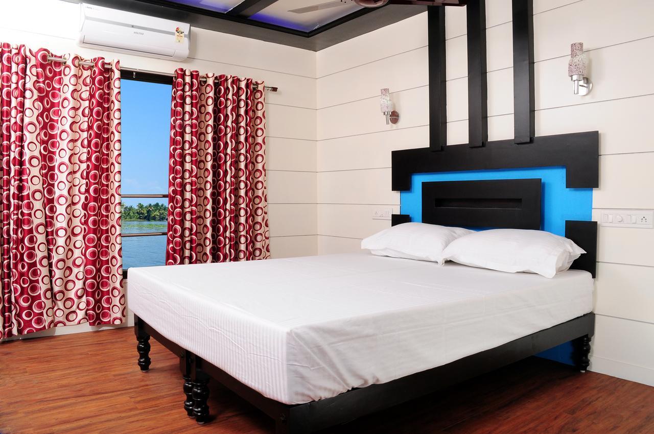 Отель Vaishnav Tours Alappuzha Экстерьер фото