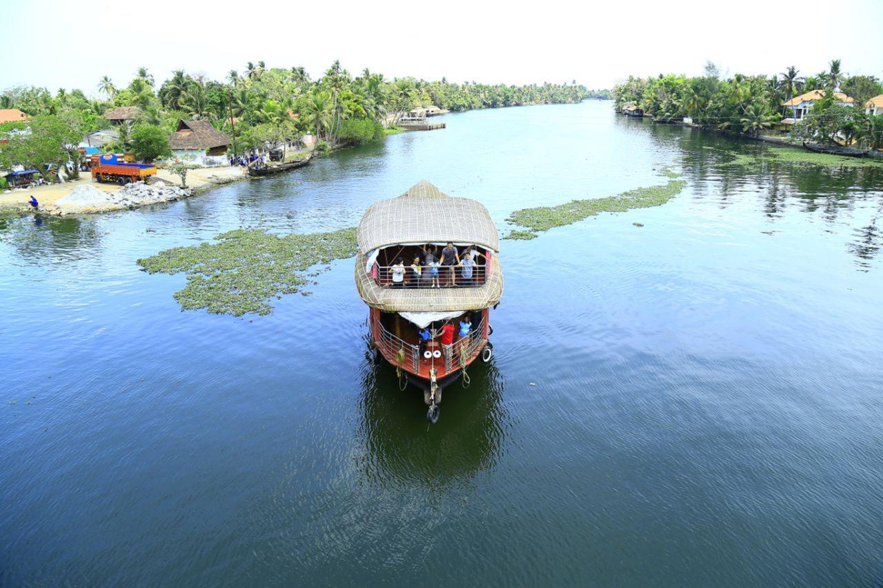 Отель Vaishnav Tours Alappuzha Экстерьер фото