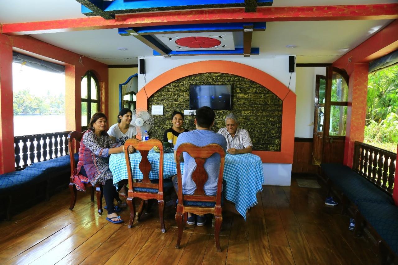 Отель Vaishnav Tours Alappuzha Экстерьер фото