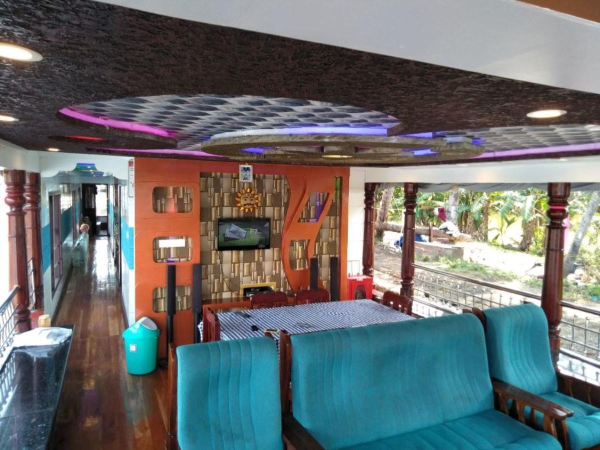 Отель Vaishnav Tours Alappuzha Экстерьер фото